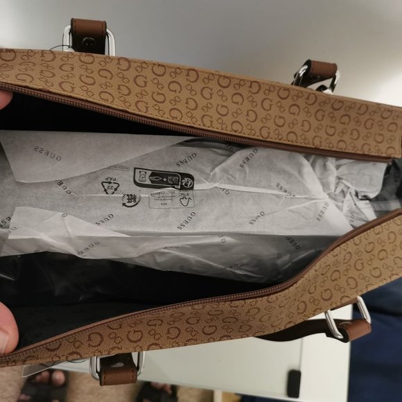 Guess Diaper Bag / Travel Bag | Color: Mocha| Size large - Picture 12 of 13